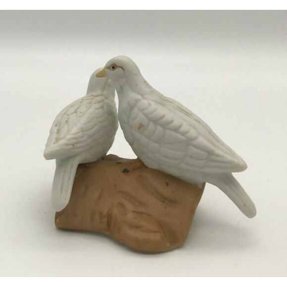 Vintage Capodimonte 2 White Doves on branch - Small Bisque Bird Figurine - Italy - Picture 7 of 7
